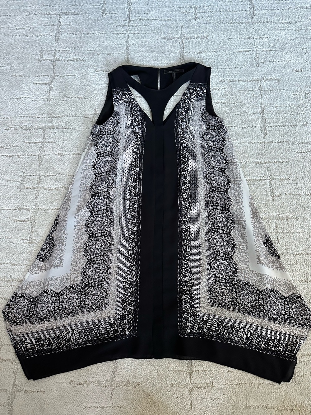 BCBG Black & White Medallion Printed Sleeveless Dress with Cutouts Sz XS